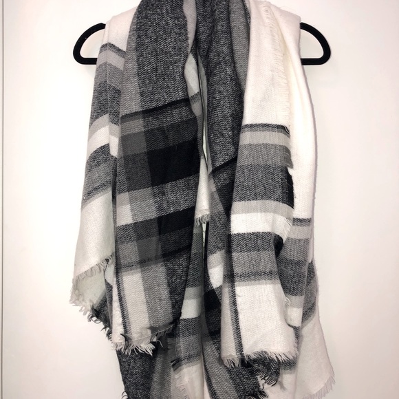 Zara black and white plaid scarf - Picture 3 of 3
